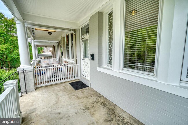 Foto del edificio - 1821 Kilbourne Pl NW