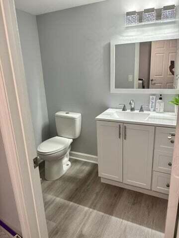 Building Photo - 4019 Palm Bay Cir