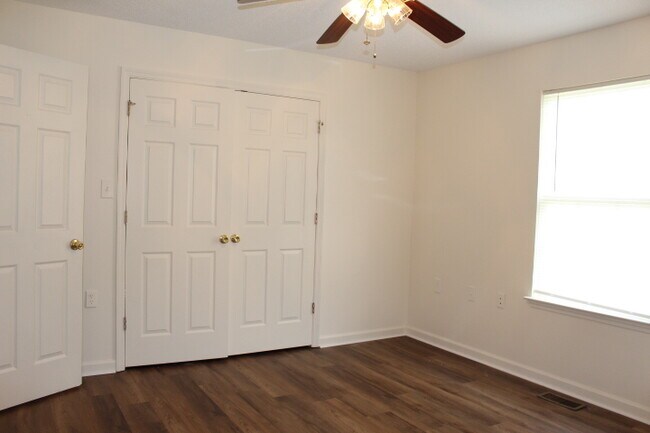 Building Photo - 227 Cline Rd NE