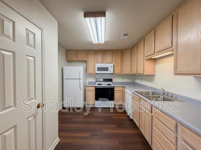 Foto del edificio - 1812 W Avenue K