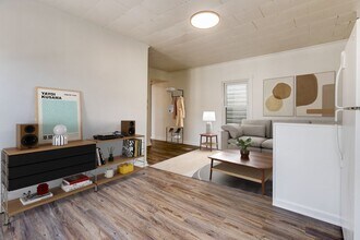 Building Photo - 1 St Martin St