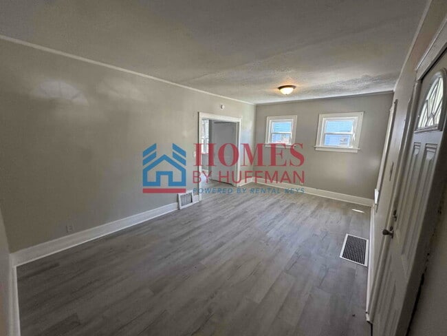 Building Photo - Two Bedroom House | Move in Ready