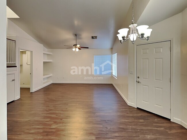 Building Photo - 2315 S Ananea