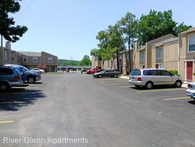 Building Photo - 1379 E 63rd St