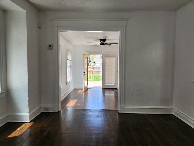 Building Photo - 4144 Agnes Ave