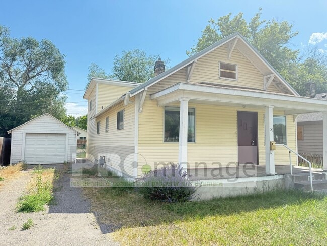 Building Photo - Charming 4 Bed / 2 Bath Home with Vintage ...