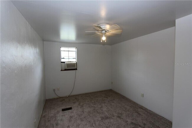 Building Photo - 631 Byron Ave