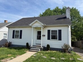 Building Photo - 1107 Highland Park Dr