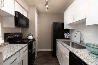 Interior Photo - Lakeshore Apartments