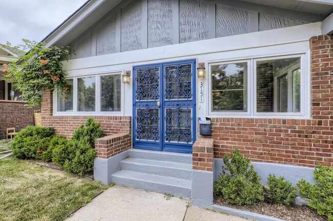 Building Photo - Sophisticated Highlands home walkable to p...