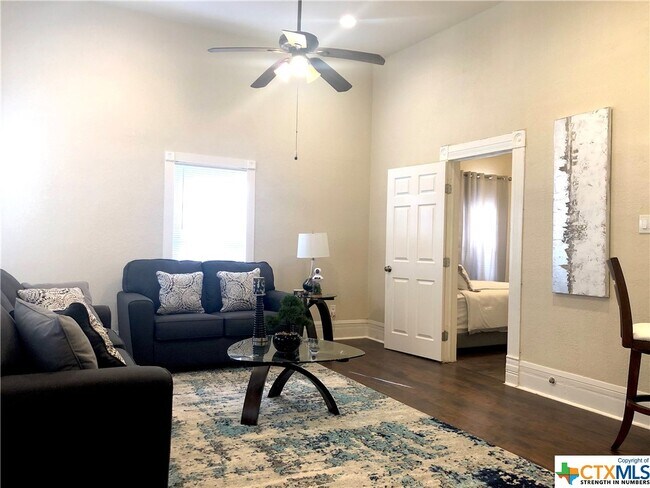 Foto del edificio - 603 Devine St