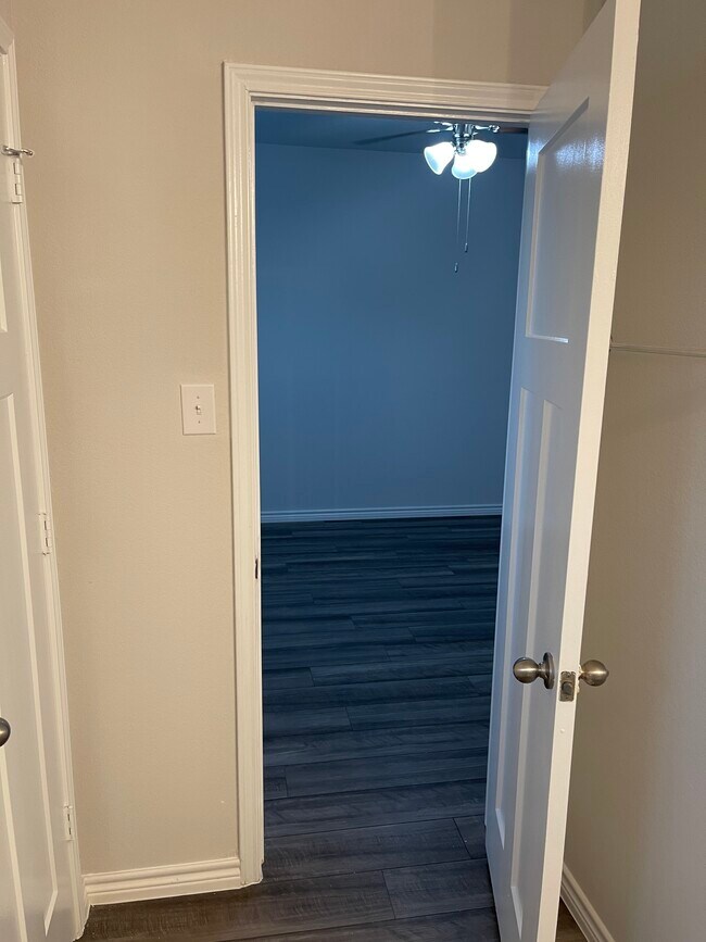 Foto del edificio - 843 Mineral Wells Ln