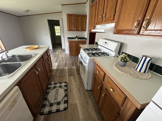Building Photo - 429 Laurel Oak Ln