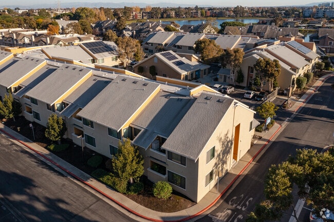 Aerial Photo - Edgewater Isle
