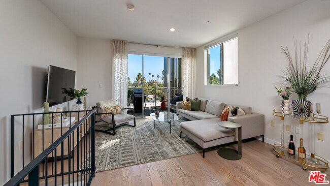Foto del edificio - 751 N Fairfax Ave