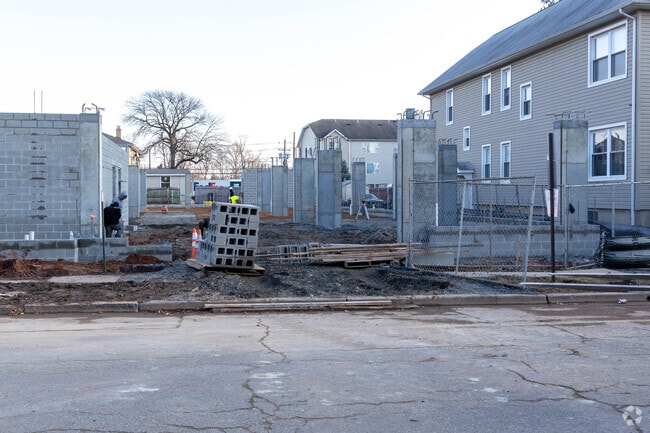 12/22/2021 Construction - 33-37 W Price St