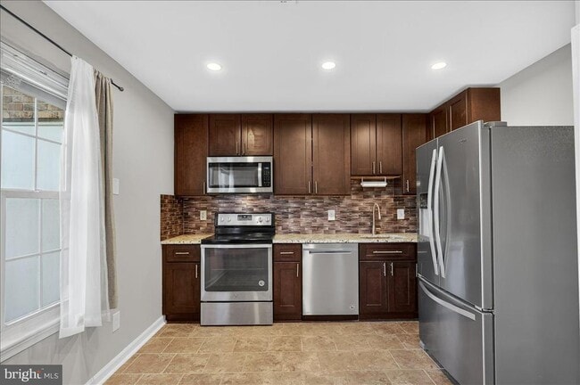 Foto del edificio - 16294 Taconic Cir