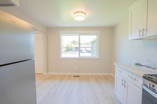 Foto del edificio - Newly Remodeled 2 Bedroom!