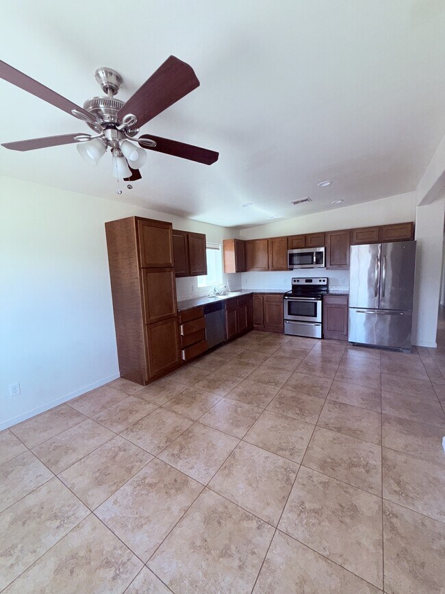 Foto del edificio - 227 E Waverly St