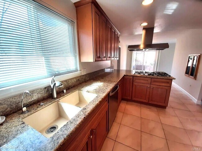 Building Photo - 4 br, 2 bath House - 926 S Chantilly St