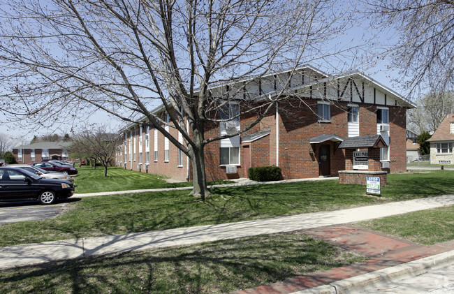 Primary Photo - Lake Park Apartments