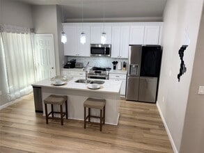 Building Photo - 1021 Calvin St