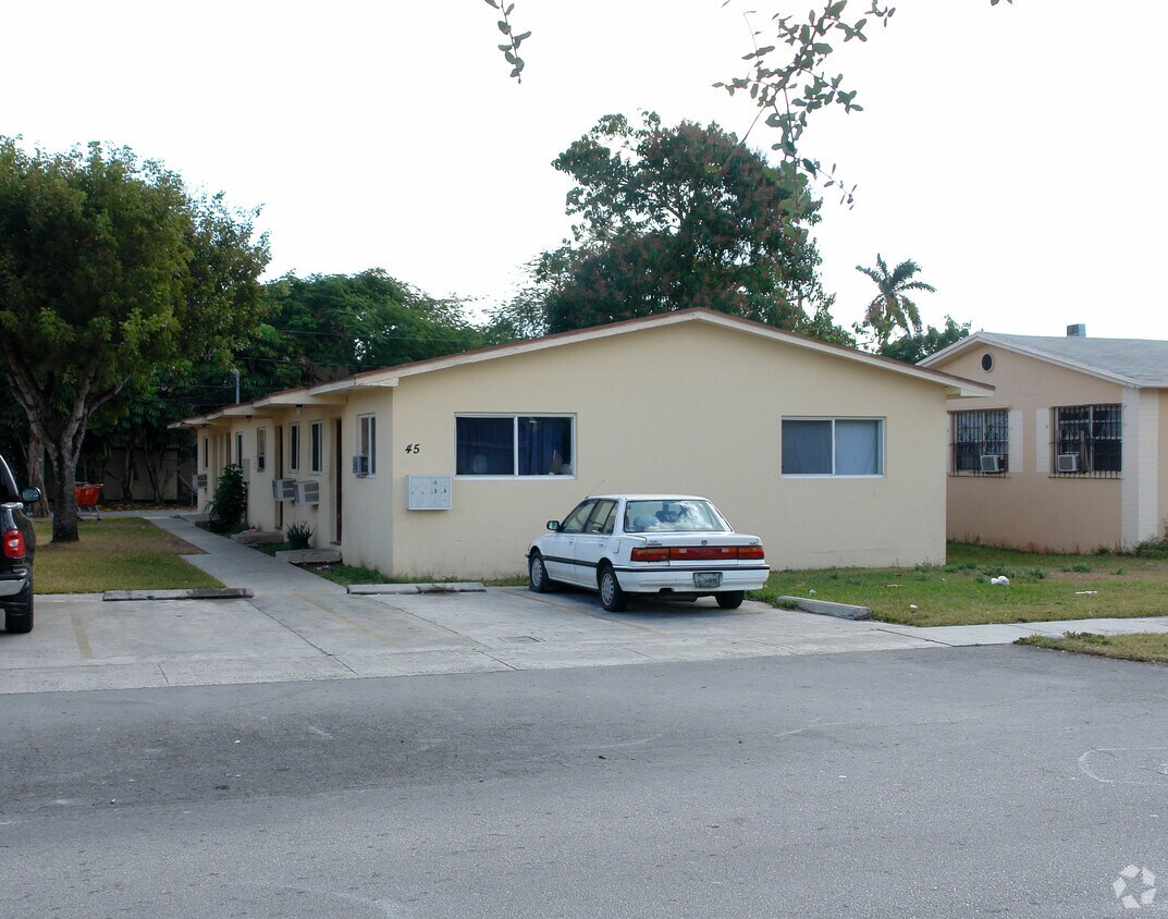 Primary Photo - 45-121 NW 3rd Ave