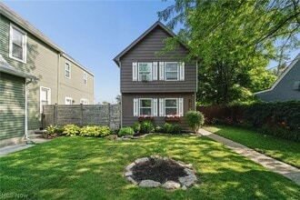Building Photo - 464 Stewart Ave