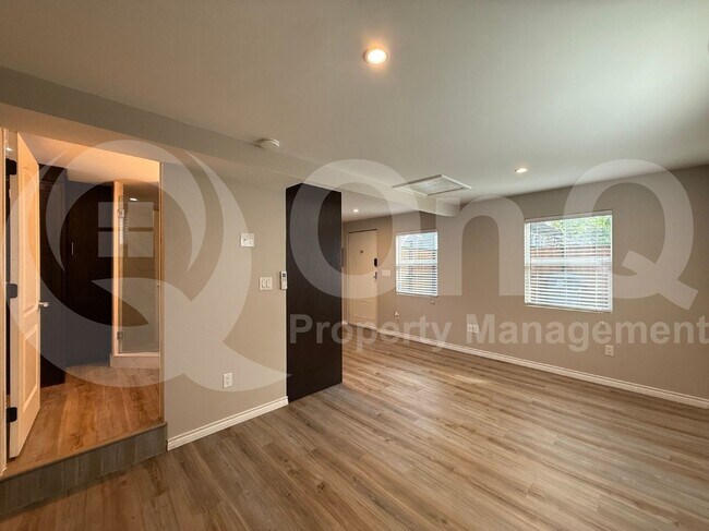 Foto del edificio - 2519 N Garrett Ave
