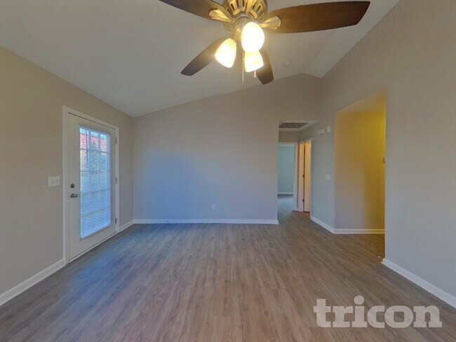 Foto del edificio - 255 Legend Oaks Dr