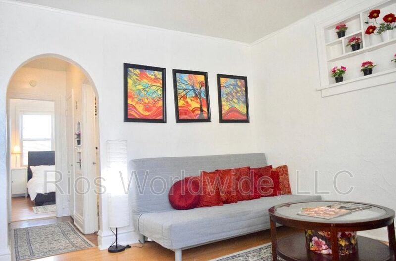 Primary Photo - 6647 Berthold Ave