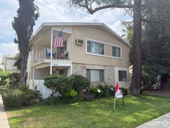 Building Photo - 5742 Hazeltine Ave