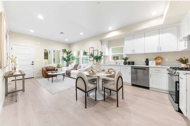 Foto del edificio - 648 W Grand Ave