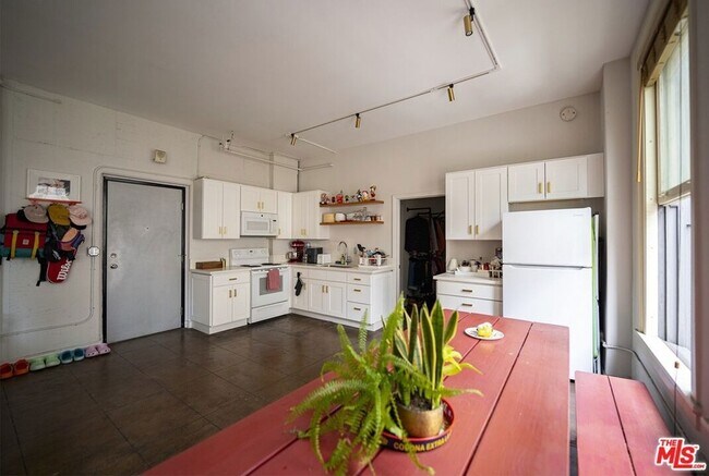 Foto del edificio - 215 W 7th St
