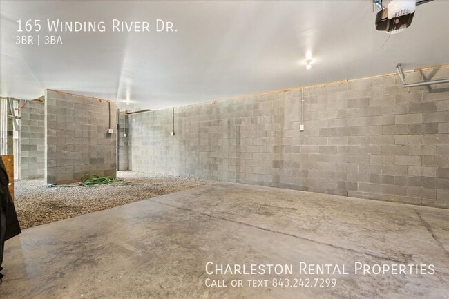 Building Photo - 165 Winding River Dr