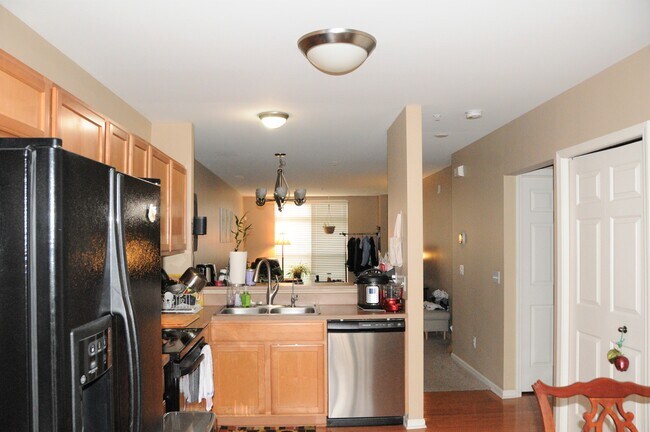 Kitchen - 1400 Ashford Ct