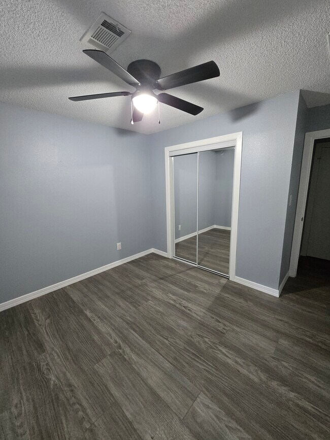 Dormitorio 1 - 6160 Wooded Way