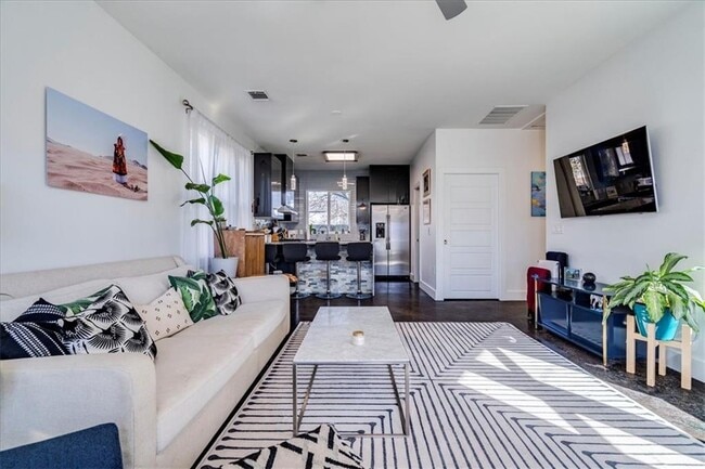 Building Photo - 1203 Cometa St