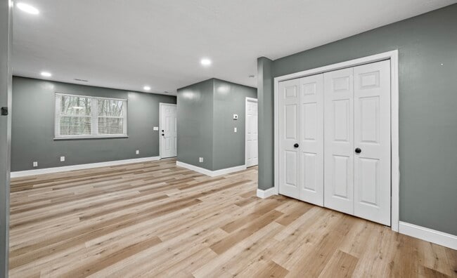 Building Photo - 680 Roddy Dr