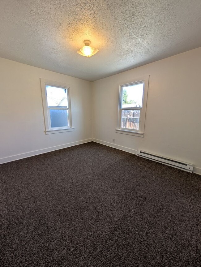 Building Photo - 3 Bedroom 1 bath house