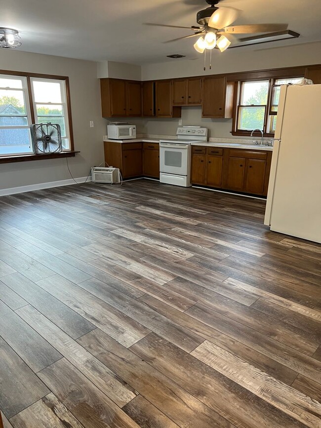 Building Photo - W148N12505 Pleasant View Dr