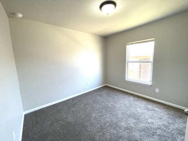 Foto del edificio - **1550/Month** Far West San Antonio