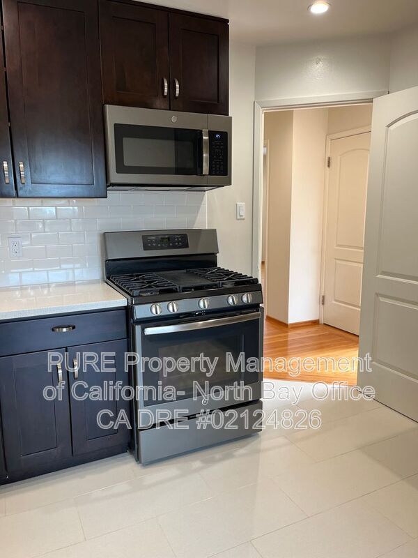 Building Photo - 305 Dellbrook Ave