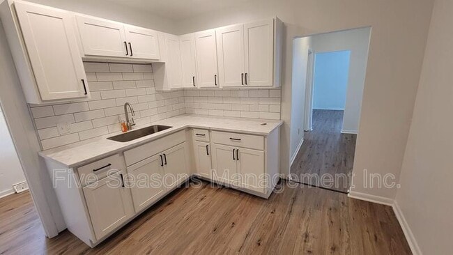 Building Photo - 15 Allen St