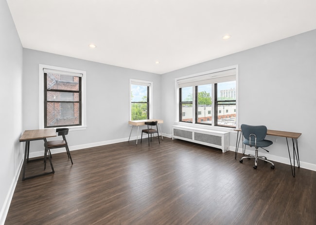 Building Photo - 5300 S Shore Dr