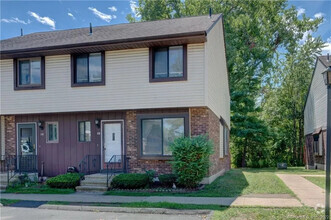 Building Photo - 19 Robin Brook Dr