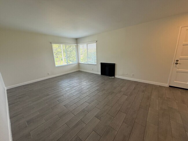 Foto del edificio - Charming 2 Bedroom Condo for Rent in Newhall!