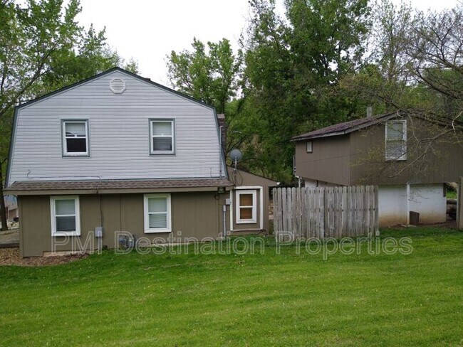Building Photo - 3748 N Prospect Ave