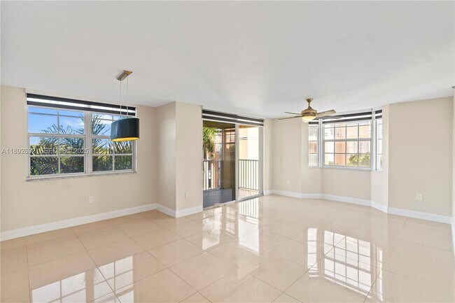 Foto del edificio - 19655 E Country Club Dr