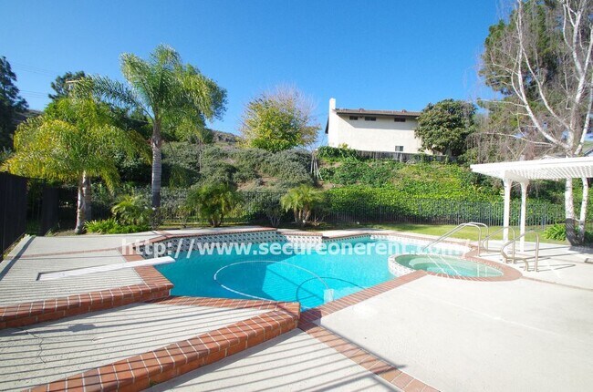 Building Photo - Beautiful Thousand Oaks Pool Home
